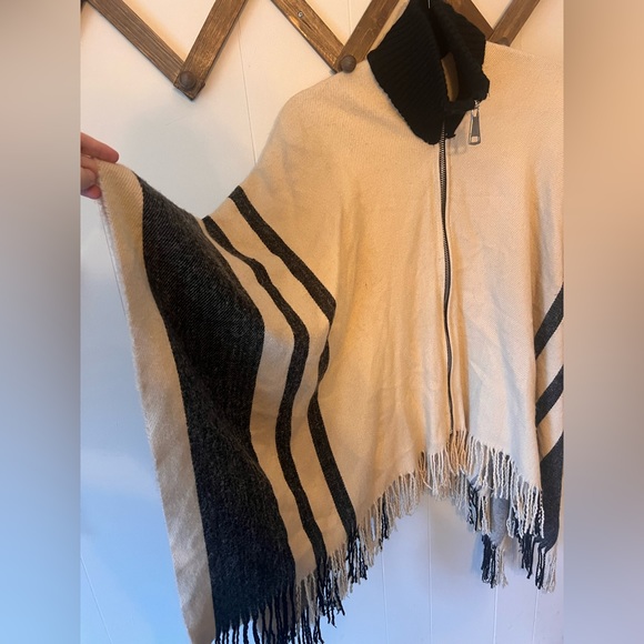 Zip up poncho turtleneck - Picture 3 of 5